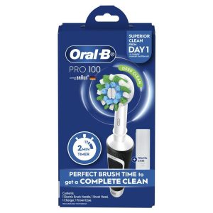 Bàn chải đánh răng Oral B Pro 100 Cross Action Power màu đen